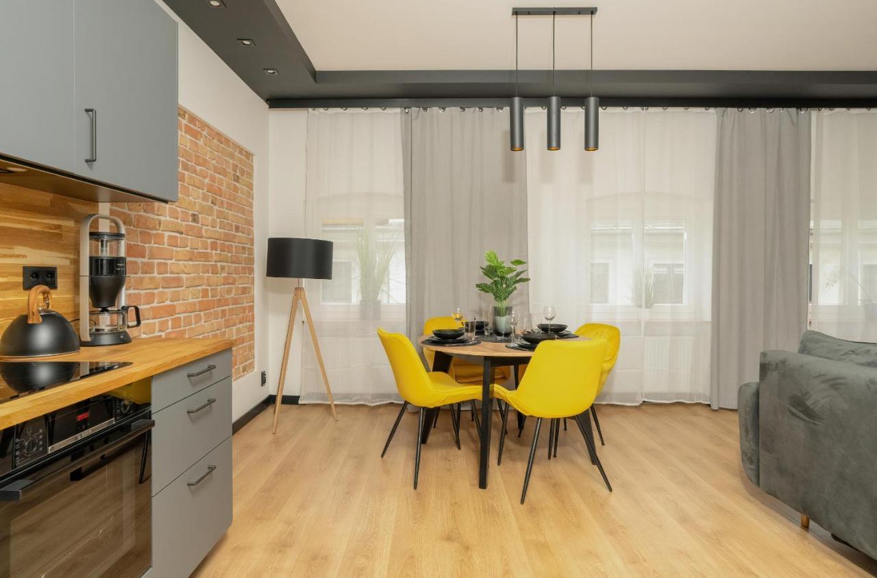 Komeda Apartment Hidden In Poznan Old Town By Noclegi Renters エクステリア 写真